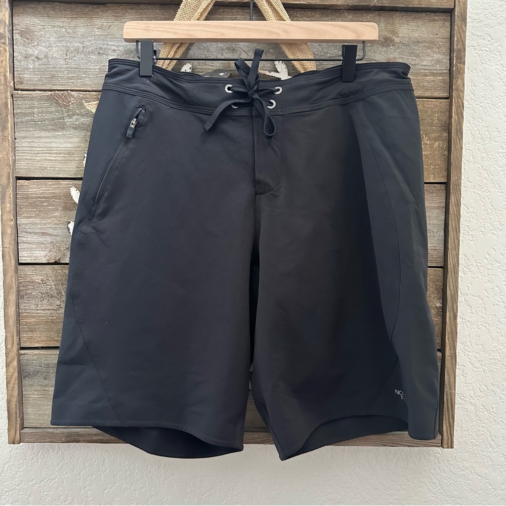 The North Face Black Men's Athletic lace tie Board Shorts Size 34